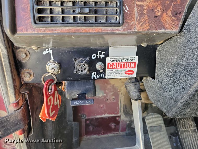 image for item NK9948 1998 International 9200 dump truck