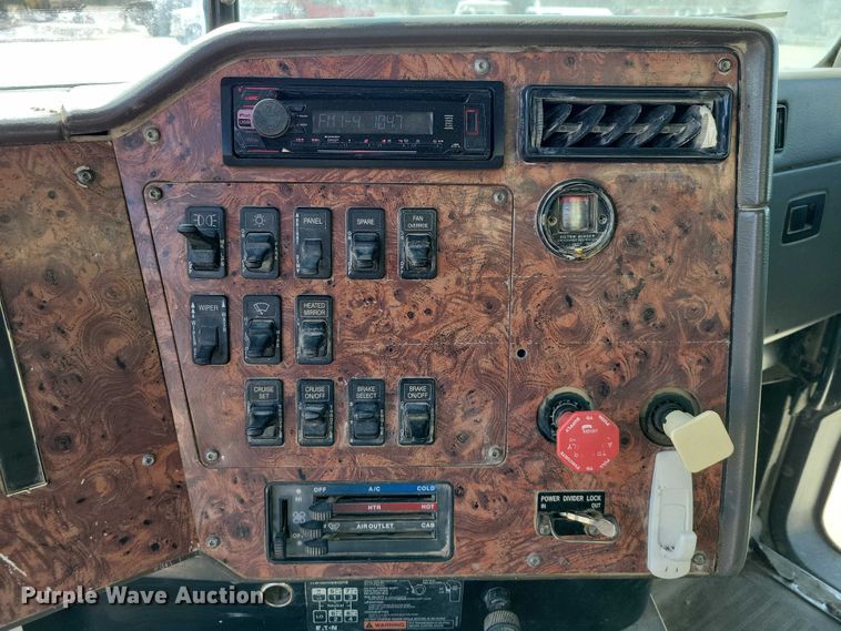 image for item NK9948 1998 International 9200 dump truck