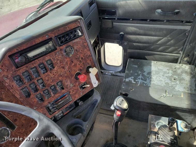 image for item NK9948 1998 International 9200 dump truck