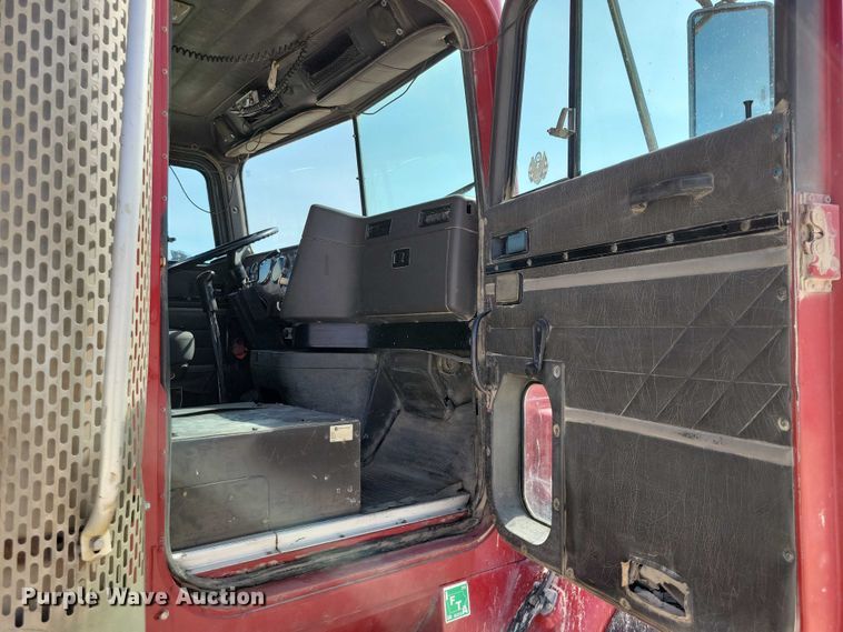 image for item NK9948 1998 International 9200 dump truck