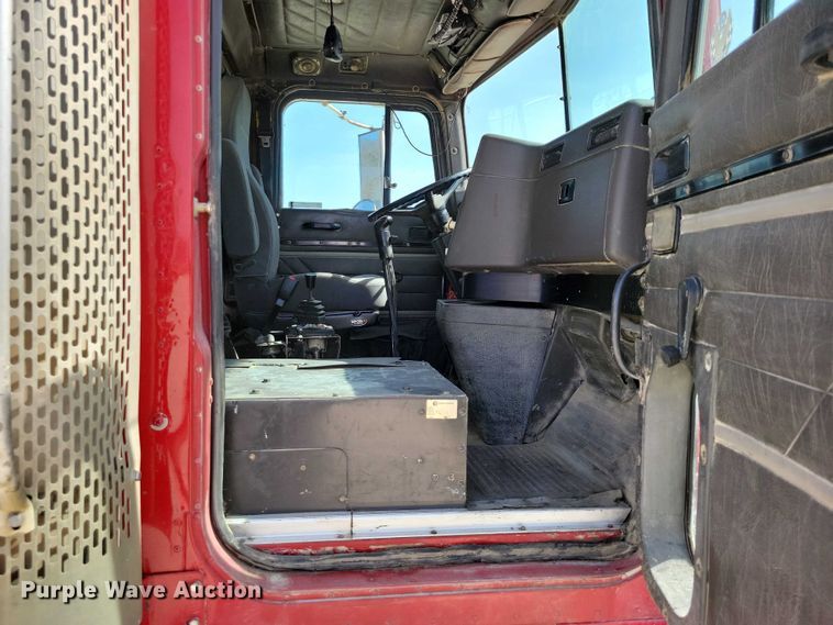 image for item NK9948 1998 International 9200 dump truck