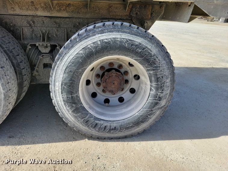 image for item NK9948 1998 International 9200 dump truck