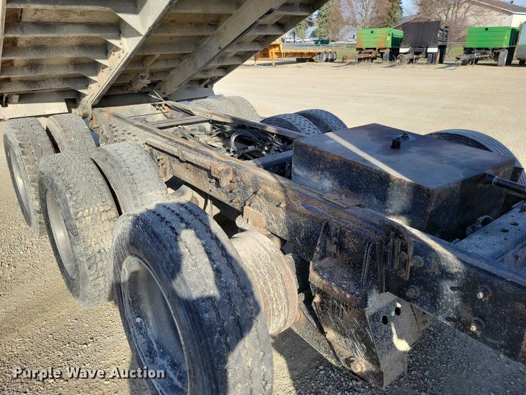 image for item NK9948 1998 International 9200 dump truck