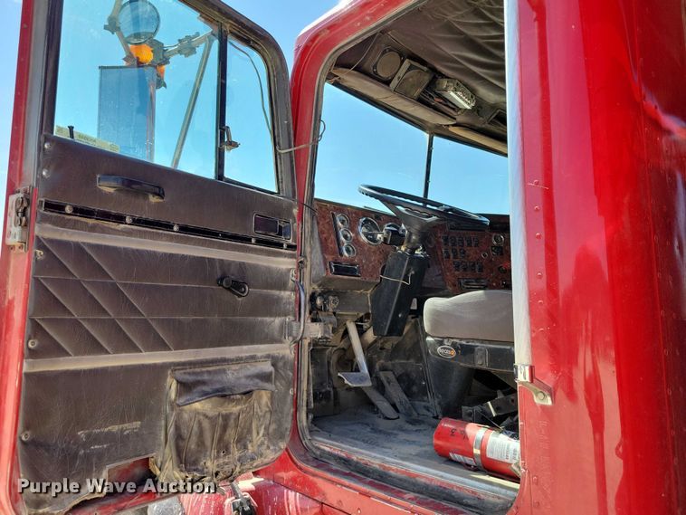 image for item NK9949 1998 International 9200 dump truck