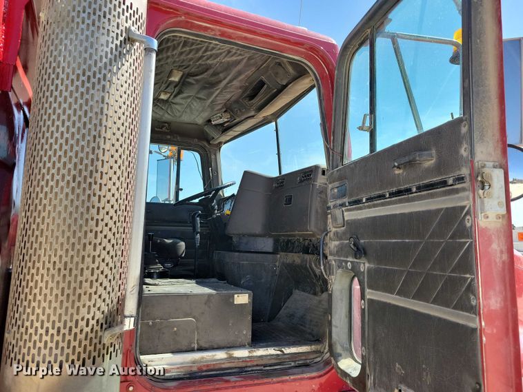 image for item NK9949 1998 International 9200 dump truck