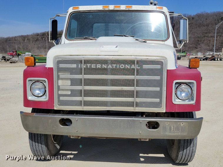 image for item NK9950 1987 International  S1900 flatbed truck