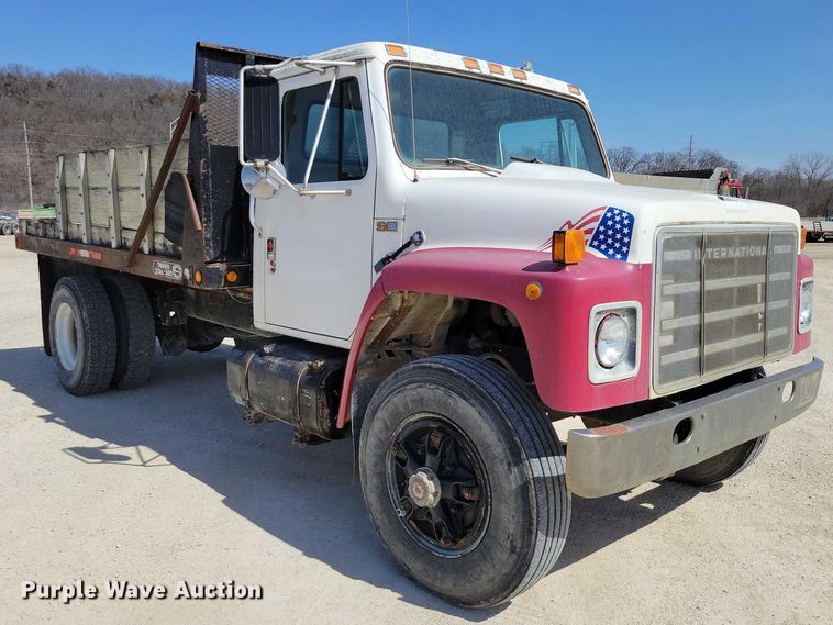 image for item NK9950 1987 International  S1900 flatbed truck