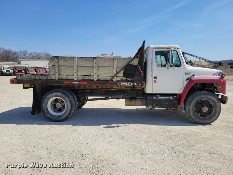 image for item NK9950 1987 International  S1900 flatbed truck