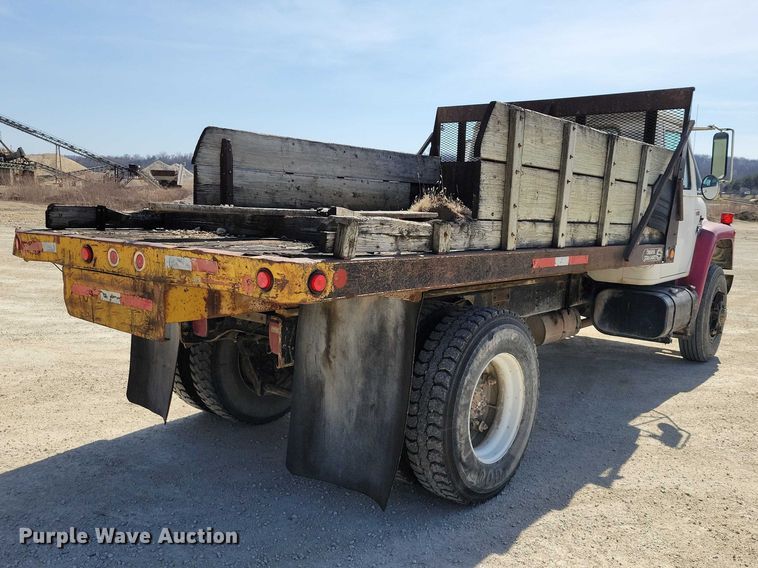 image for item NK9950 1987 International  S1900 flatbed truck
