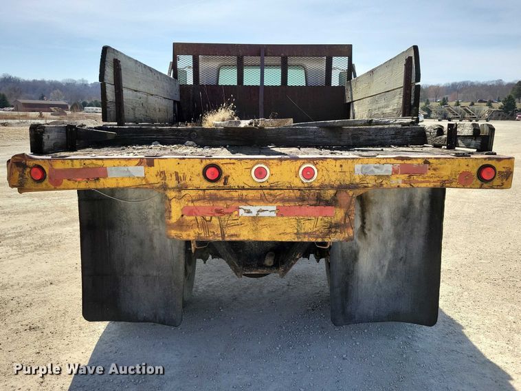 image for item NK9950 1987 International  S1900 flatbed truck