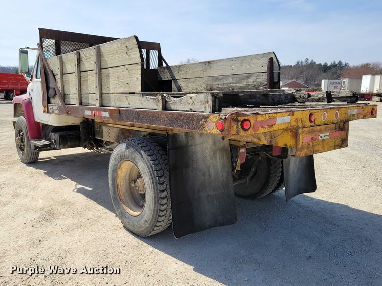 image for item NK9950 1987 International  S1900 flatbed truck