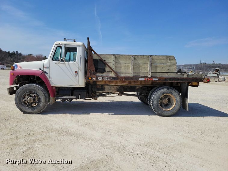 image for item NK9950 1987 International  S1900 flatbed truck