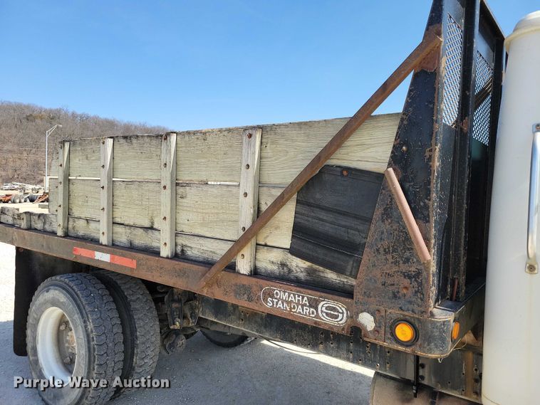 image for item NK9950 1987 International  S1900 flatbed truck