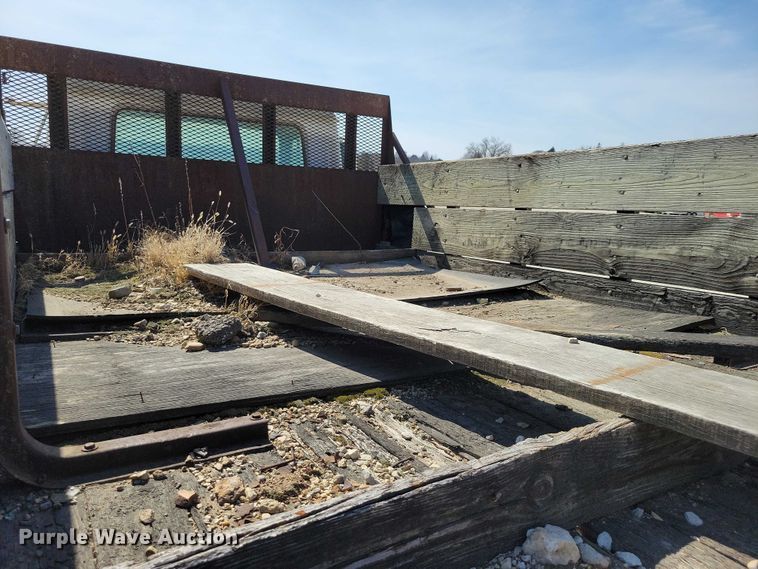 image for item NK9950 1987 International  S1900 flatbed truck