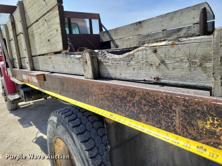 image for item NK9950 1987 International  S1900 flatbed truck