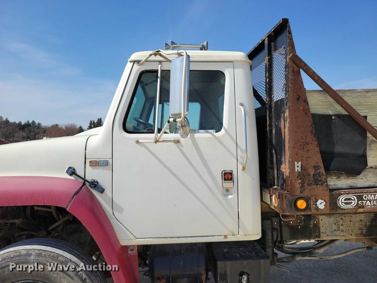 image for item NK9950 1987 International  S1900 flatbed truck