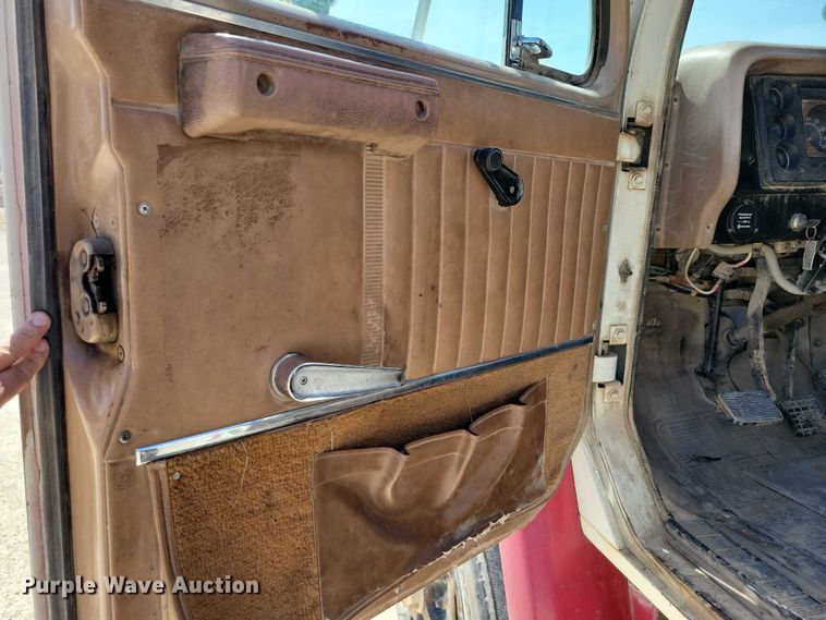 image for item NK9950 1987 International  S1900 flatbed truck