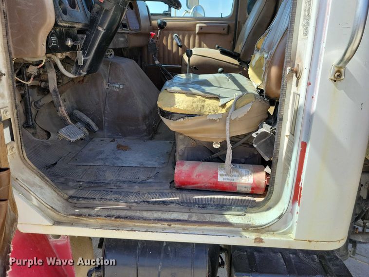 image for item NK9950 1987 International  S1900 flatbed truck