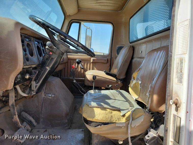 image for item NK9950 1987 International  S1900 flatbed truck