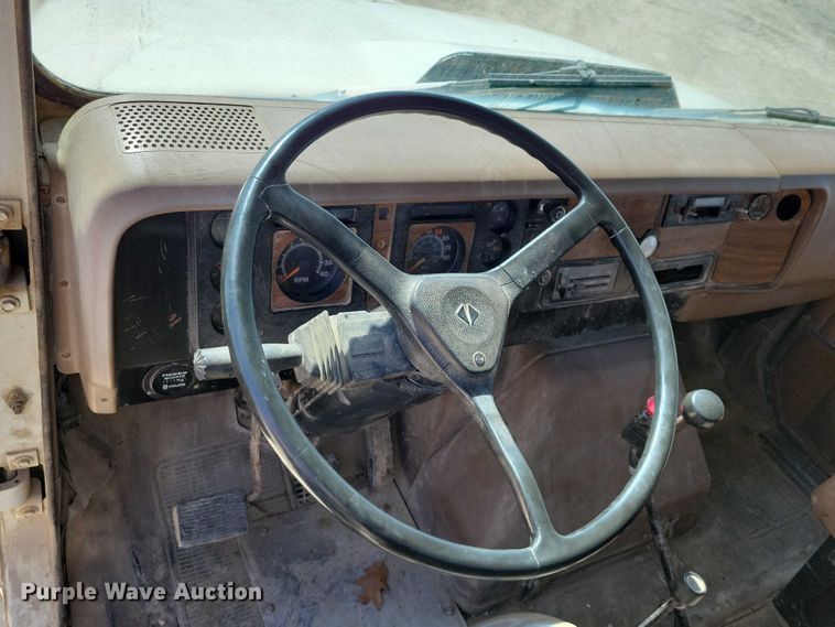 image for item NK9950 1987 International  S1900 flatbed truck