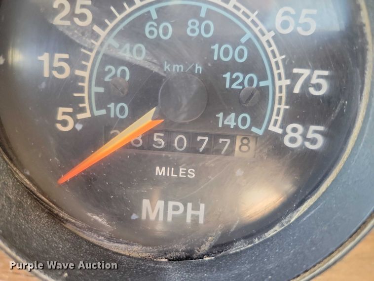 image for item NK9950 1987 International  S1900 flatbed truck