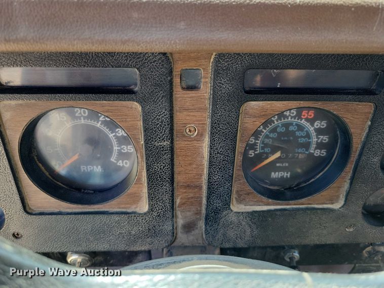 image for item NK9950 1987 International  S1900 flatbed truck