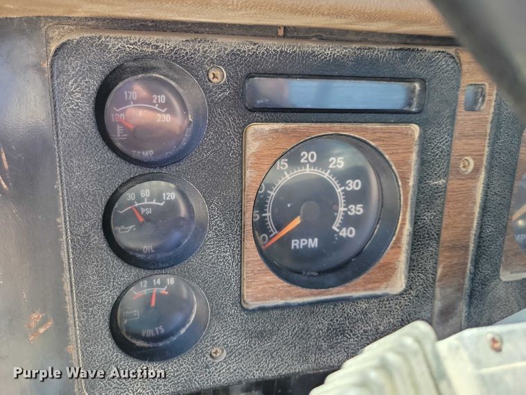 image for item NK9950 1987 International  S1900 flatbed truck