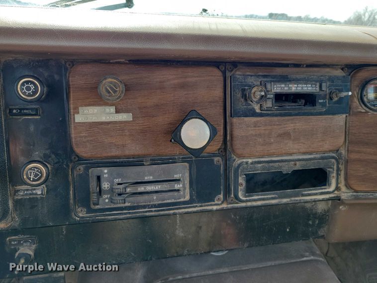 image for item NK9950 1987 International  S1900 flatbed truck