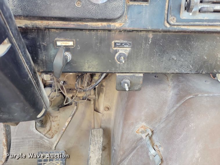 image for item NK9950 1987 International  S1900 flatbed truck