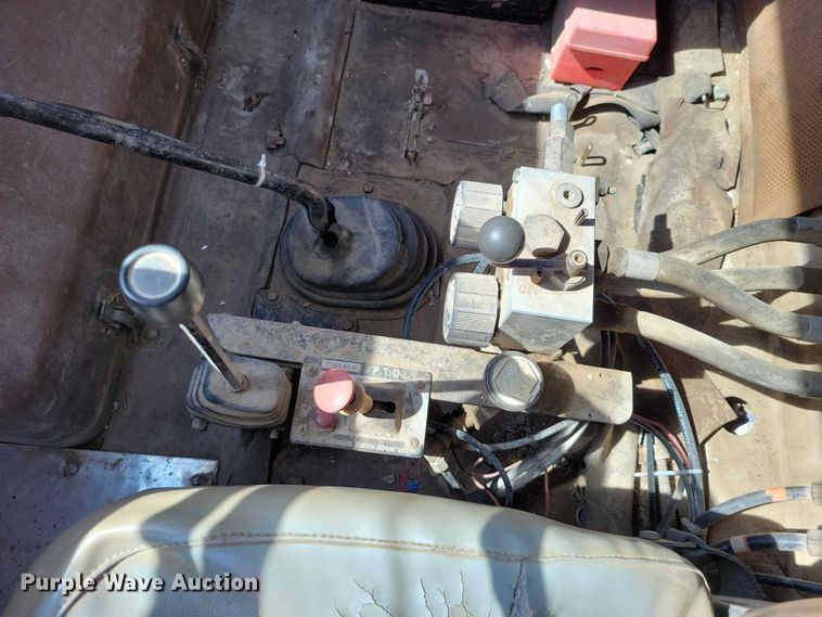 image for item NK9950 1987 International  S1900 flatbed truck