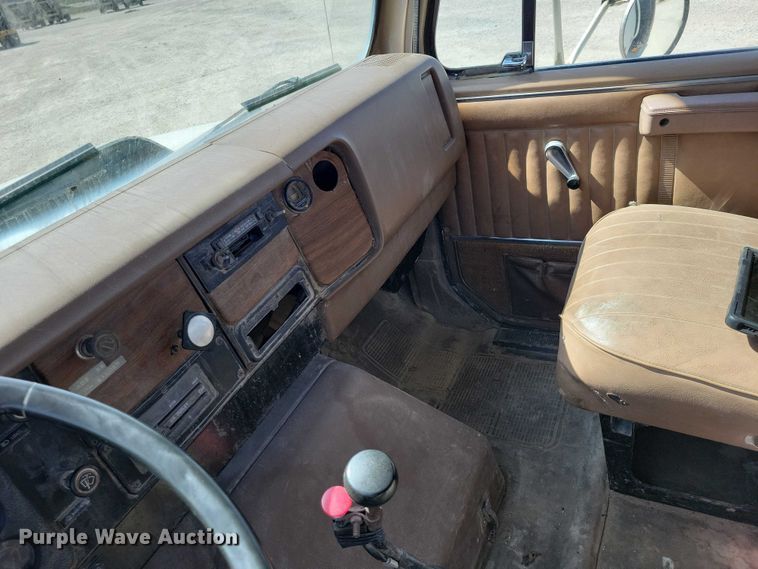 image for item NK9950 1987 International  S1900 flatbed truck