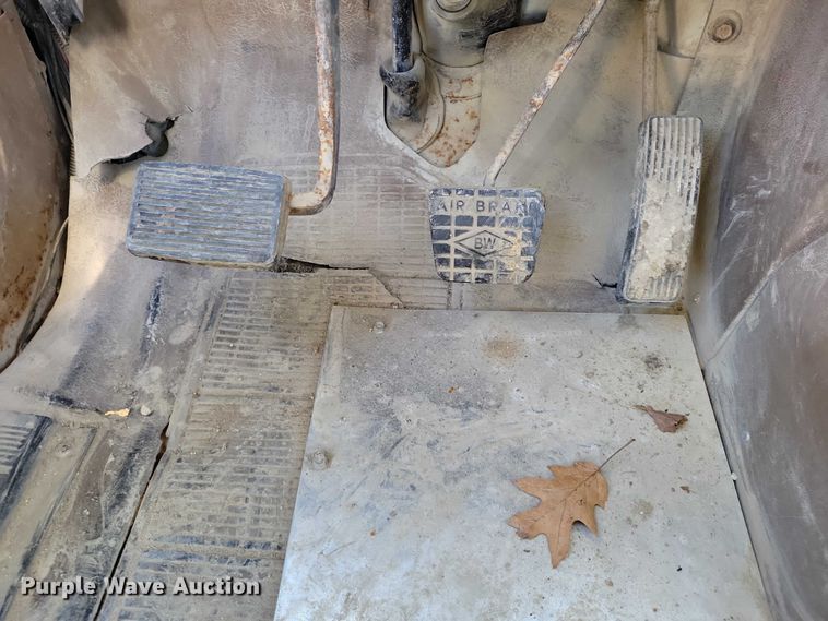 image for item NK9950 1987 International  S1900 flatbed truck