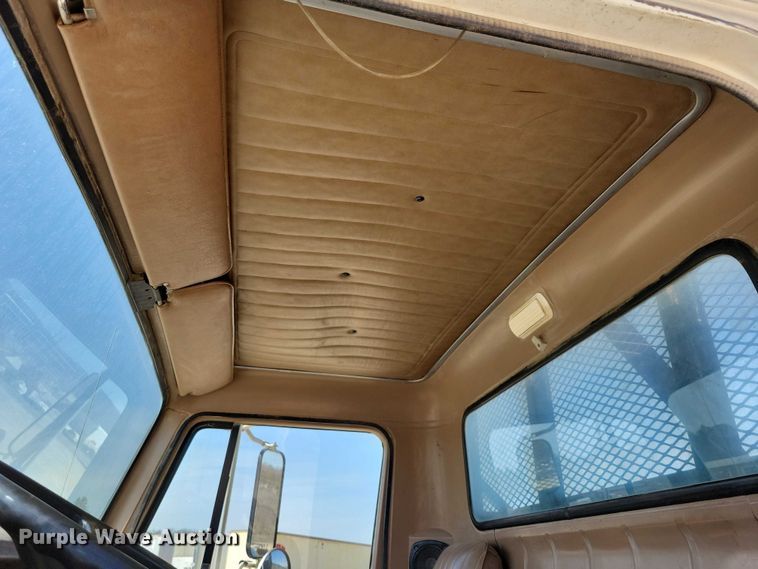 image for item NK9950 1987 International  S1900 flatbed truck