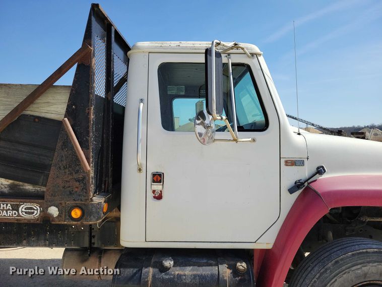 image for item NK9950 1987 International  S1900 flatbed truck