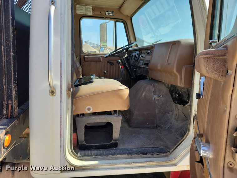 image for item NK9950 1987 International  S1900 flatbed truck