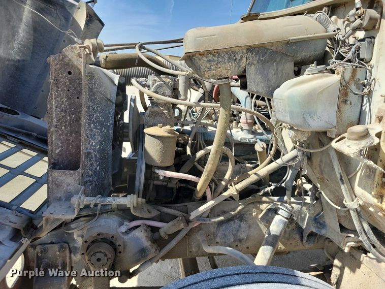 image for item NK9950 1987 International  S1900 flatbed truck