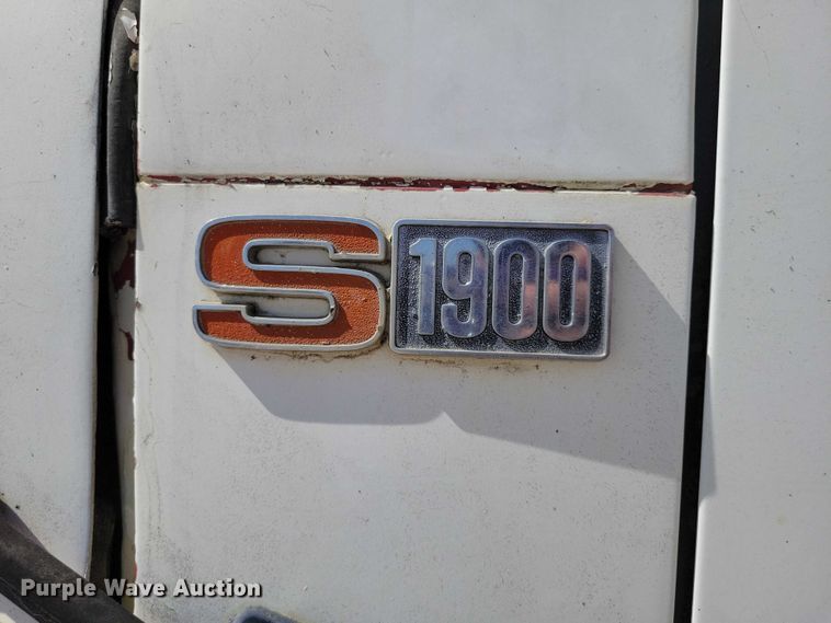 image for item NK9950 1987 International  S1900 flatbed truck