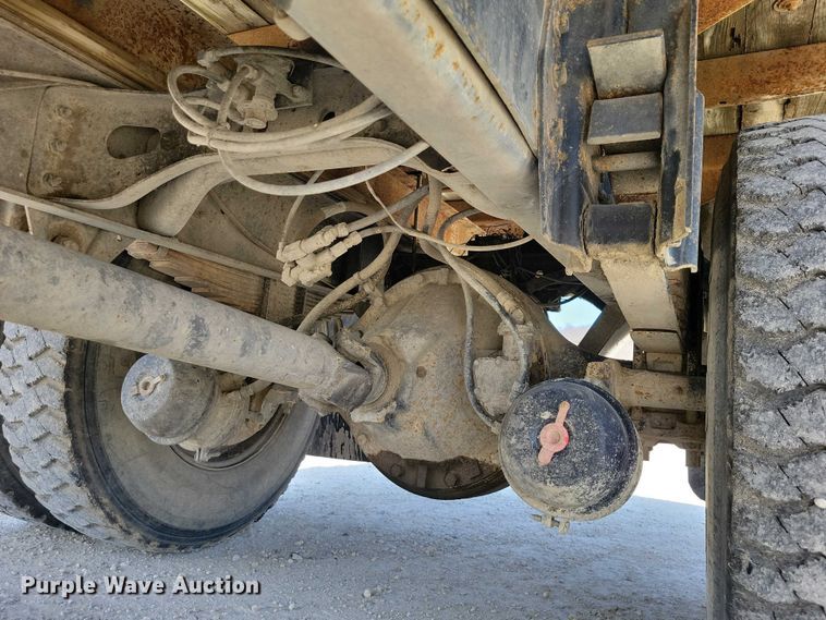 image for item NK9950 1987 International  S1900 flatbed truck