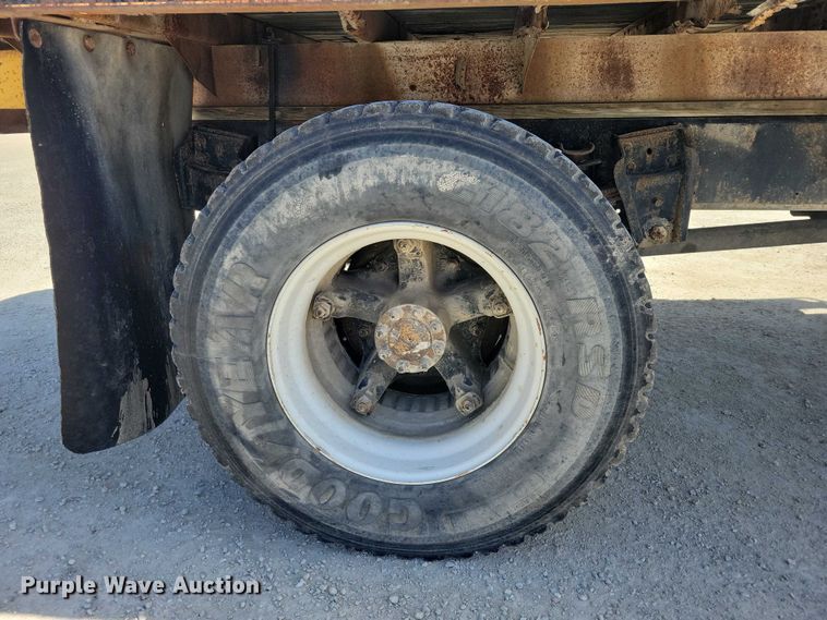 image for item NK9950 1987 International  S1900 flatbed truck