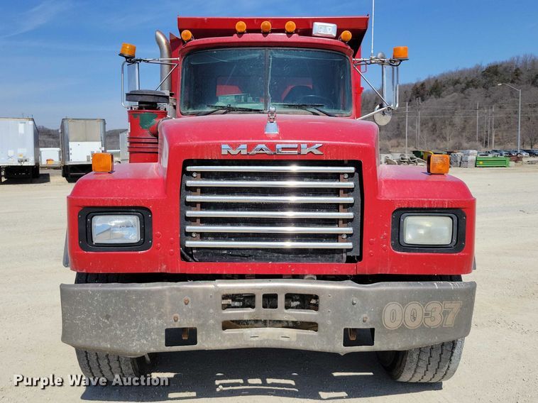 image for item NK9951 2000 Mack RD688S dump truck