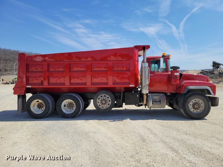 image for item NK9951 2000 Mack RD688S dump truck