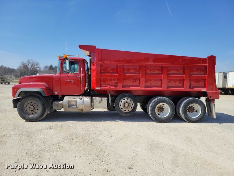 image for item NK9951 2000 Mack RD688S dump truck