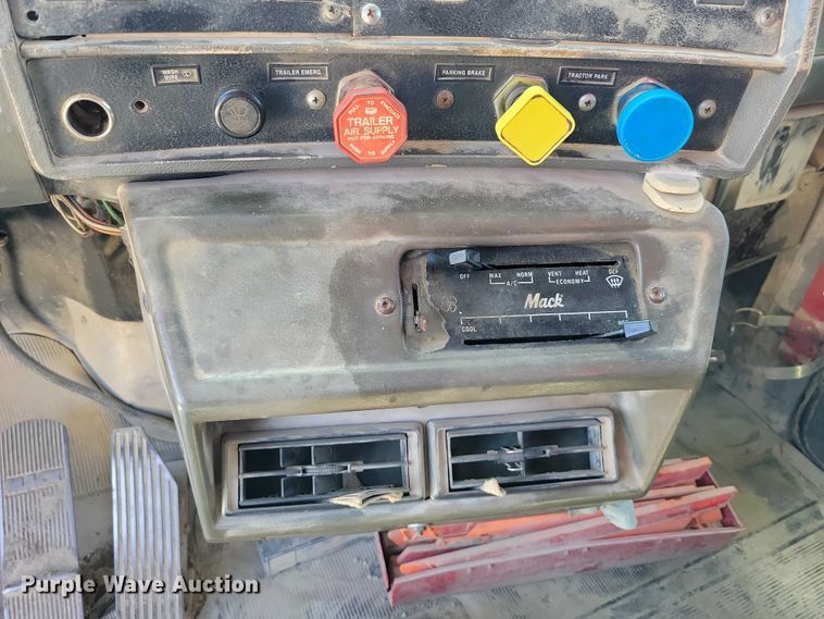 image for item NK9951 2000 Mack RD688S dump truck