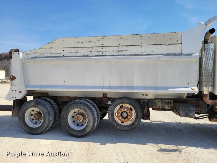 image for item NK9957 2005 Sterling L9500 dump truck