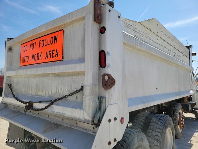 image for item NK9957 2005 Sterling L9500 dump truck