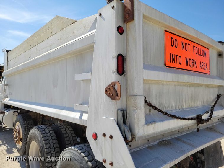 image for item NK9957 2005 Sterling L9500 dump truck