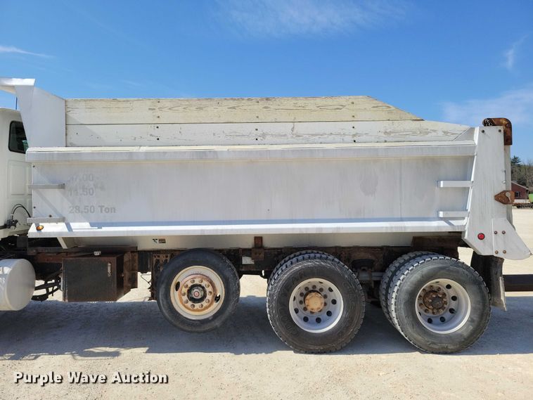 image for item NK9957 2005 Sterling L9500 dump truck