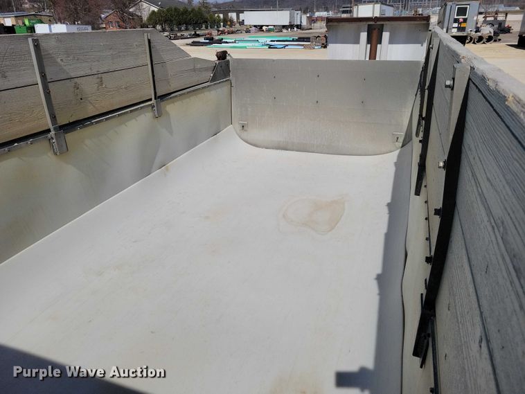 image for item NK9957 2005 Sterling L9500 dump truck