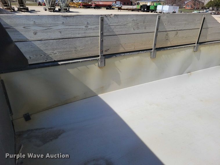 image for item NK9957 2005 Sterling L9500 dump truck