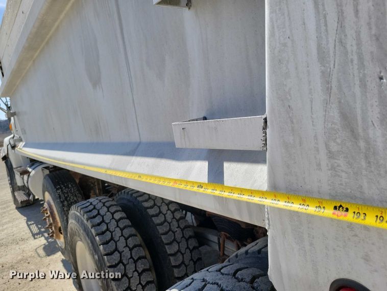 image for item NK9957 2005 Sterling L9500 dump truck